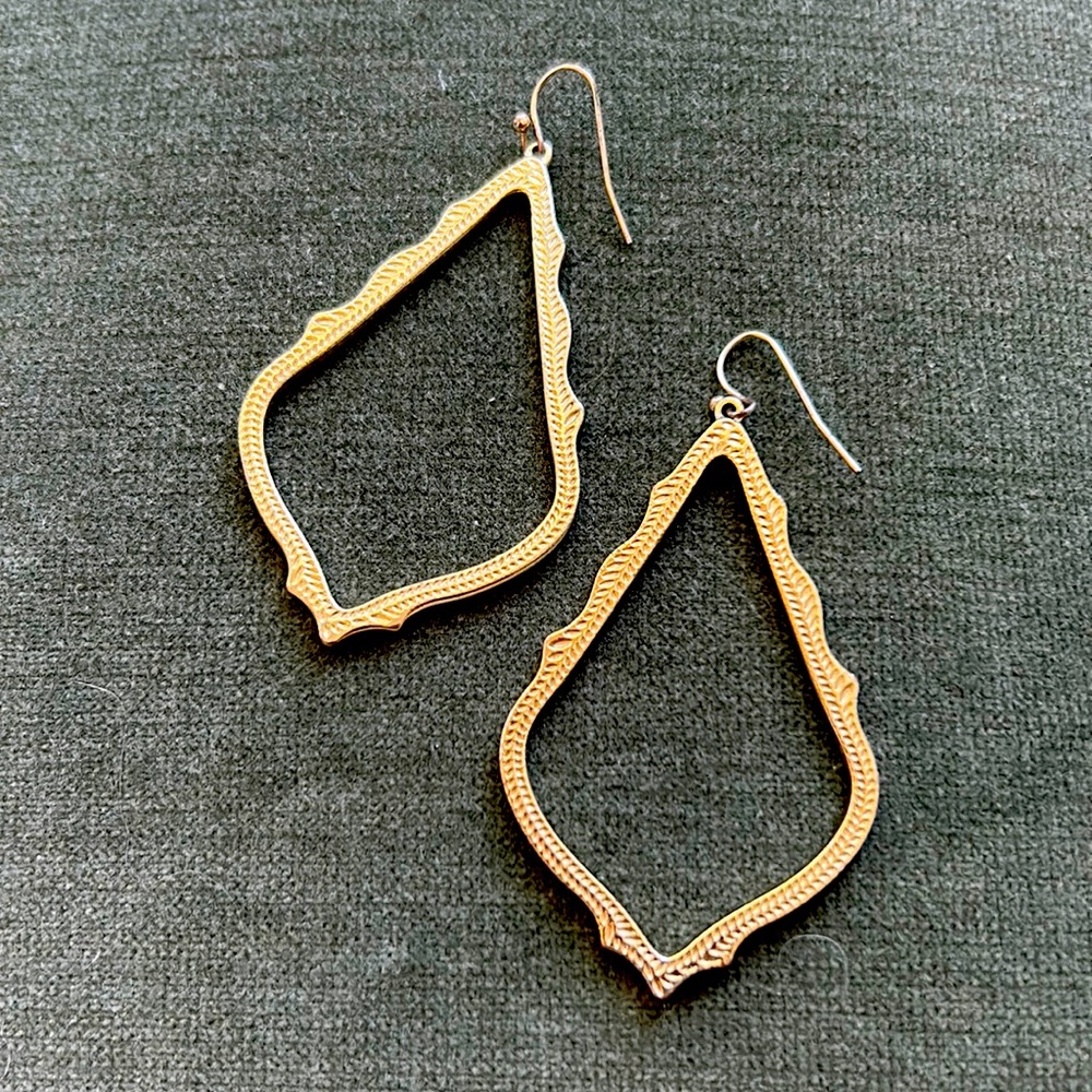 Kendra Scott Sophie Drop Earrings in Gold